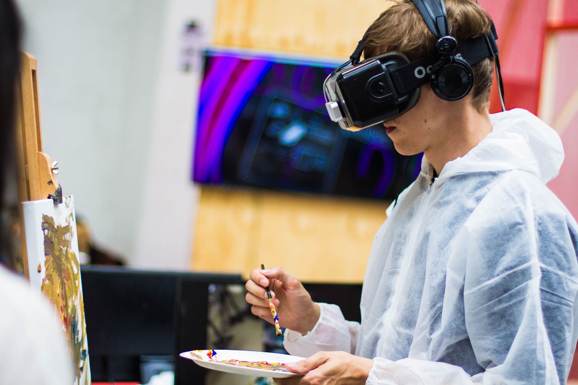 This is an image that shows an activity where you combine virtual reality with different task. The task shown in this image is VR and Painting